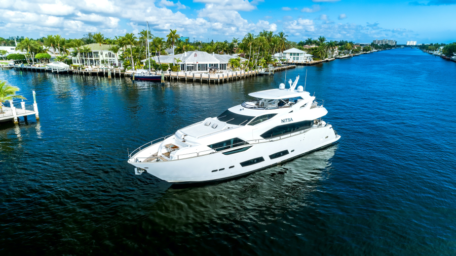 95' 2017 Sunseeker Yacht