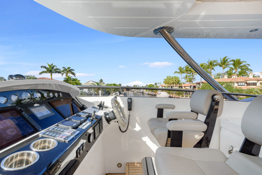 95' 2017 Sunseeker Yacht
