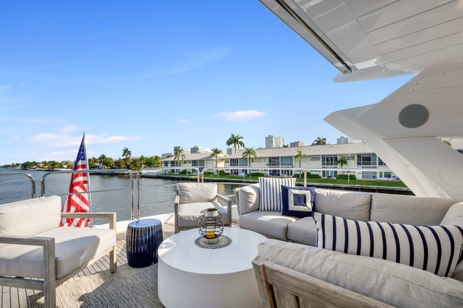 95' 2017 Sunseeker Yacht