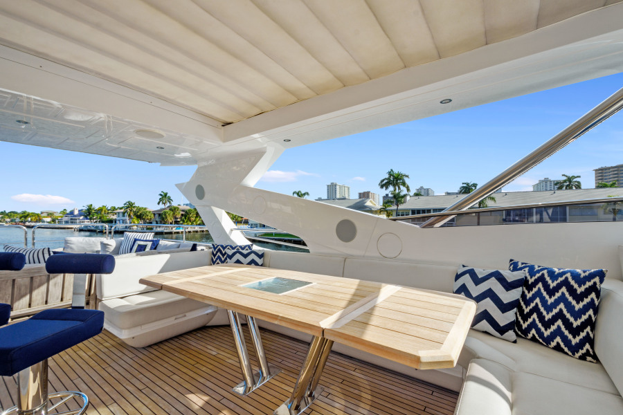 95' 2017 Sunseeker Yacht