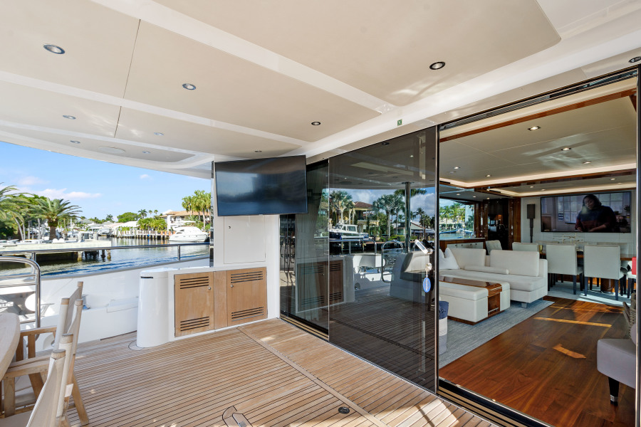 95' 2017 Sunseeker Yacht