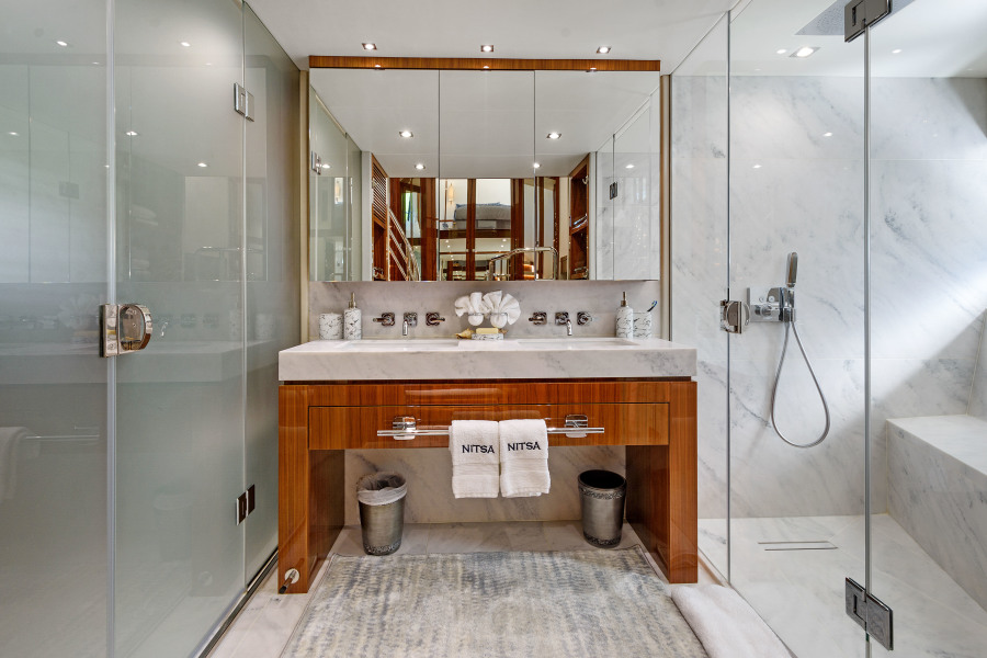 95' 2017 Sunseeker Yacht