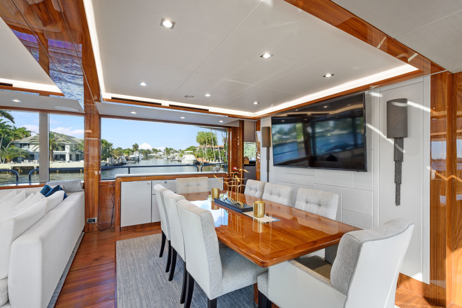 95' 2017 Sunseeker Yacht