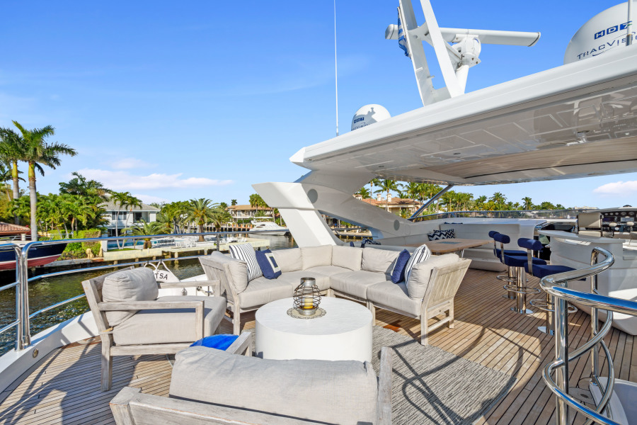 95' 2017 Sunseeker Yacht