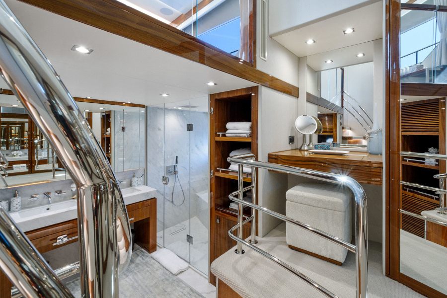 95' 2017 Sunseeker Yacht