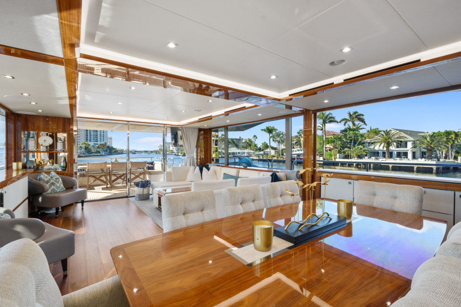 95' 2017 Sunseeker Yacht