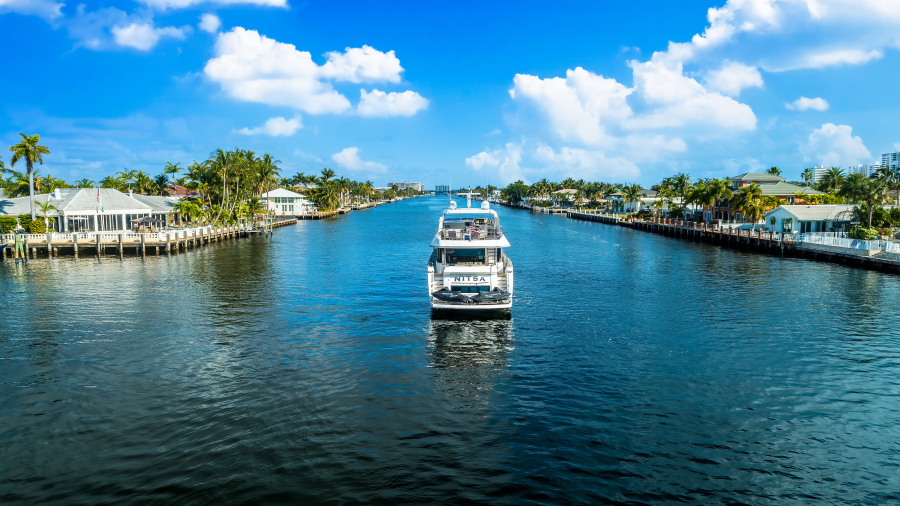 95' 2017 Sunseeker Yacht