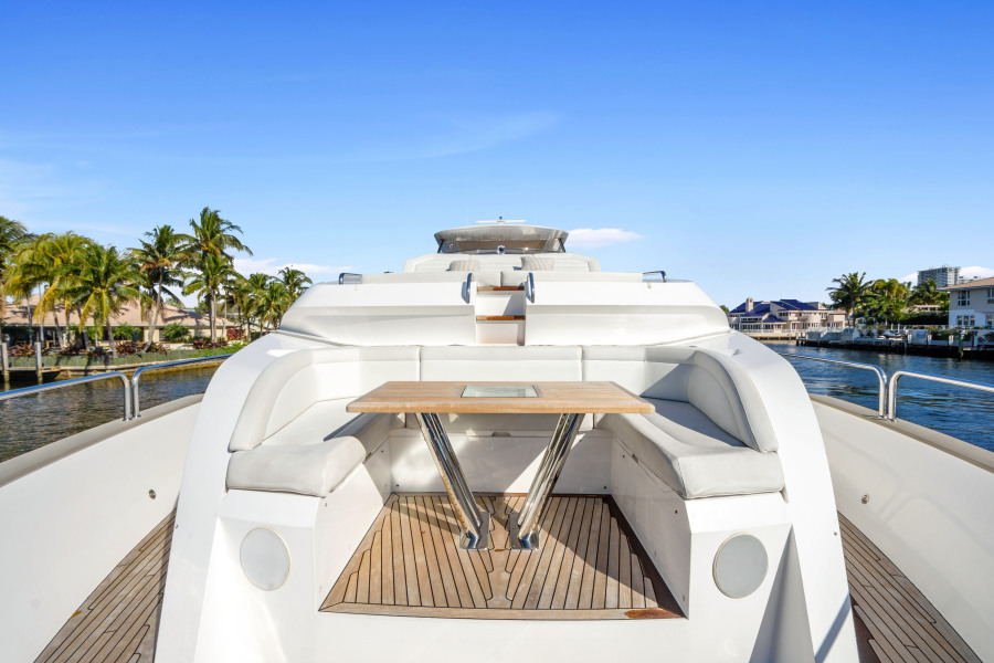 95' 2017 Sunseeker Yacht