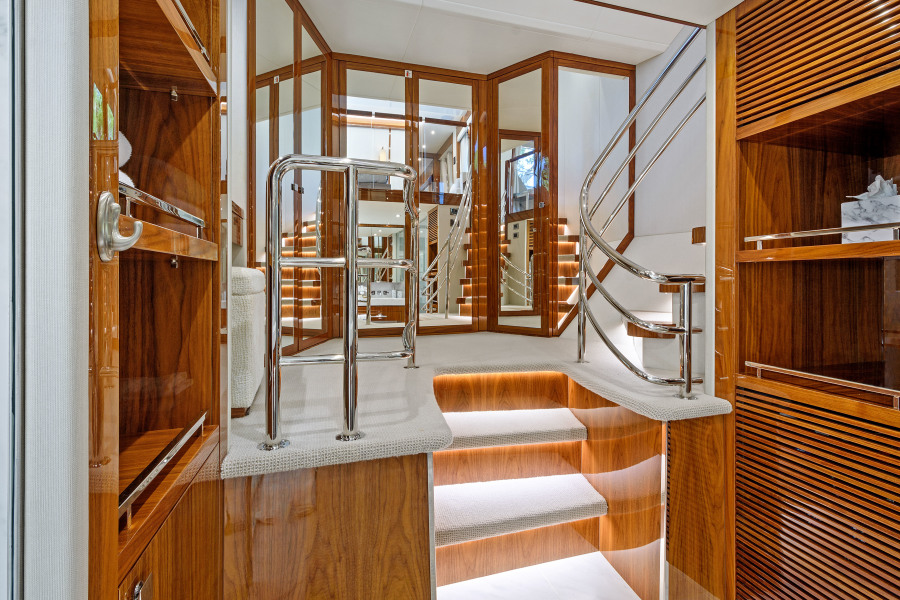 95' 2017 Sunseeker Yacht