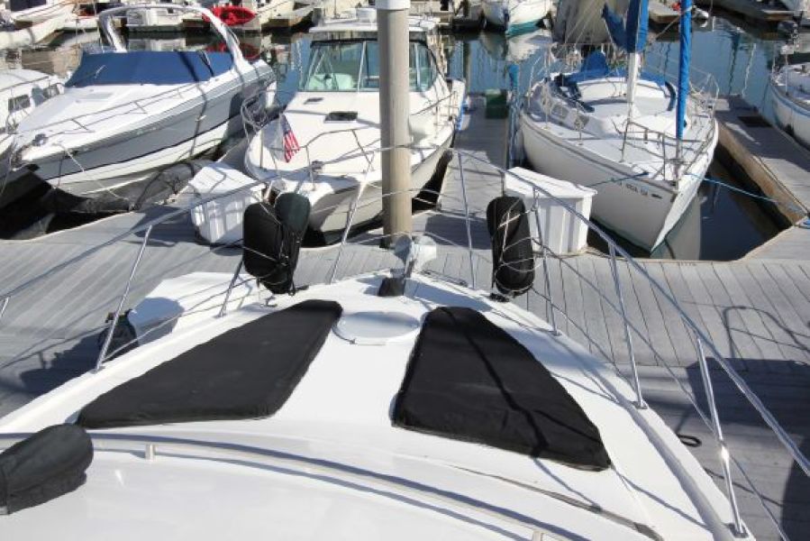 44' 2004 Carver Cockpit Motor Yacht