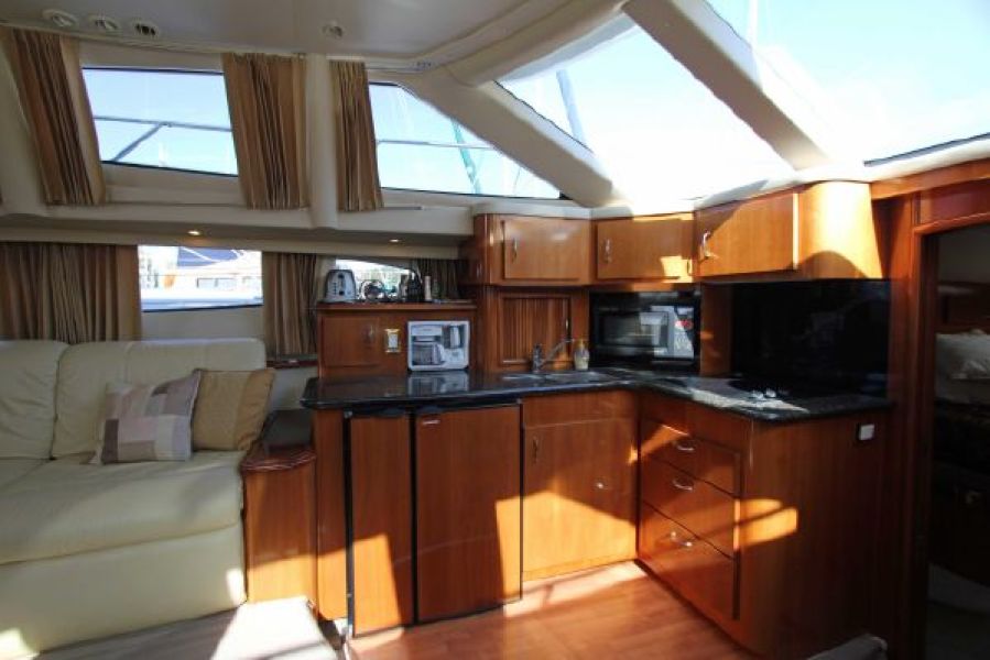 44' 2004 Carver Cockpit Motor Yacht