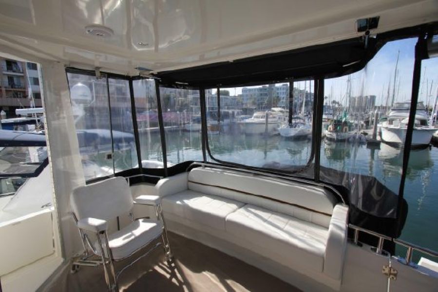 44' 2004 Carver Cockpit Motor Yacht