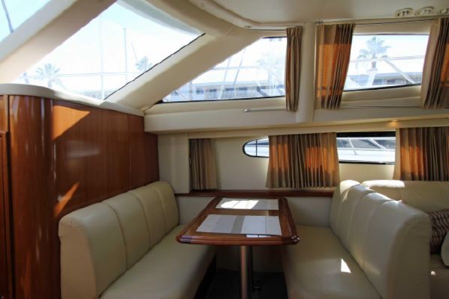 44' 2004 Carver Cockpit Motor Yacht