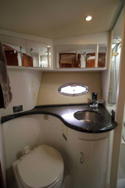 44' 2004 Carver Cockpit Motor Yacht