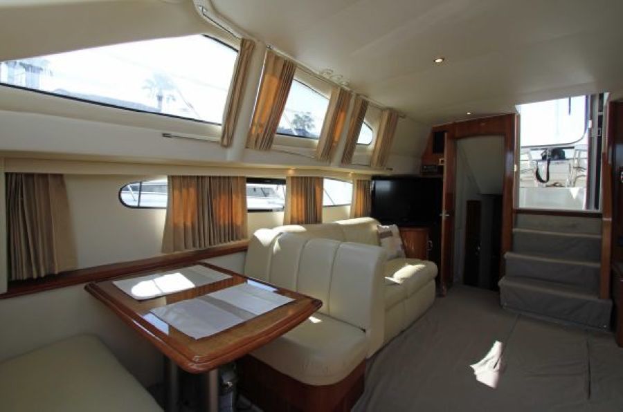 44' 2004 Carver Cockpit Motor Yacht