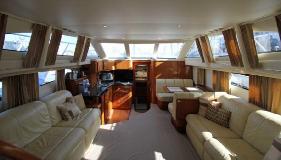 44' 2004 Carver Cockpit Motor Yacht