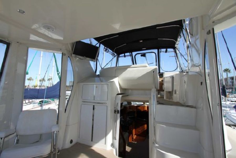 44' 2004 Carver Cockpit Motor Yacht