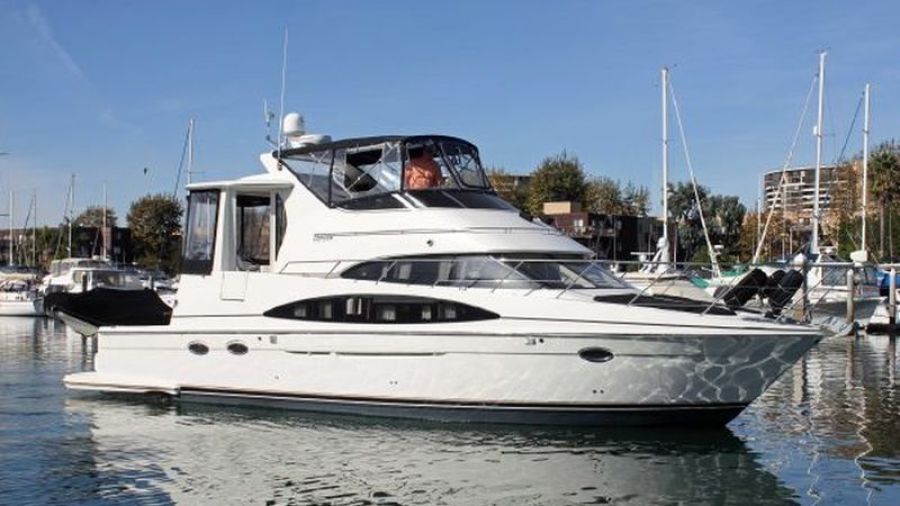 44' 2004 Carver Cockpit Motor Yacht