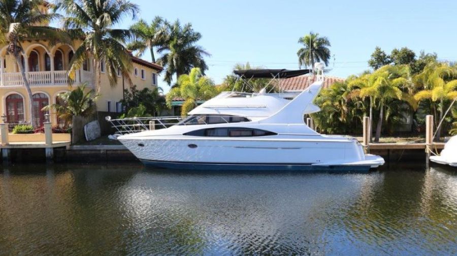 42' 2004 Carver Mariner