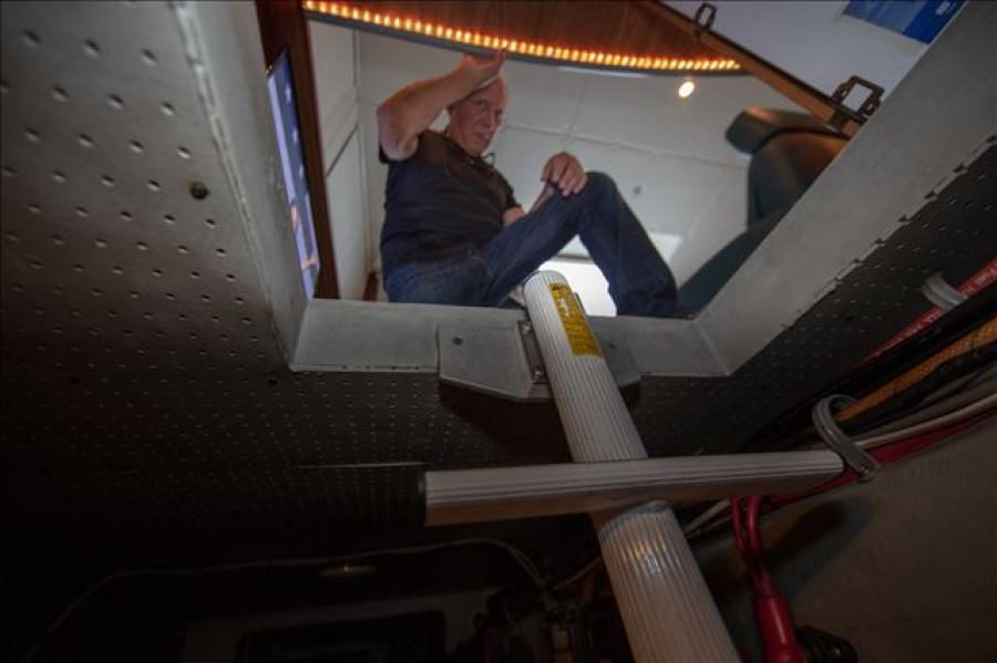 40' 2006 Endeavour Catamaran Cruiser