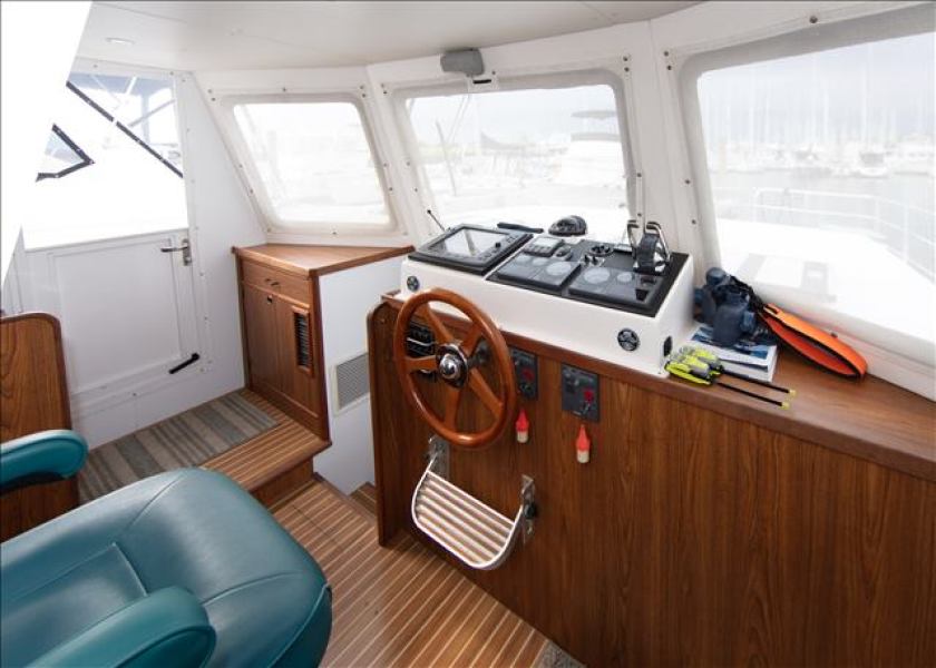 40' 2006 Endeavour Catamaran Cruiser