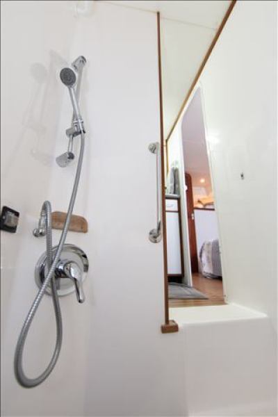 40' 2006 Endeavour Catamaran Cruiser