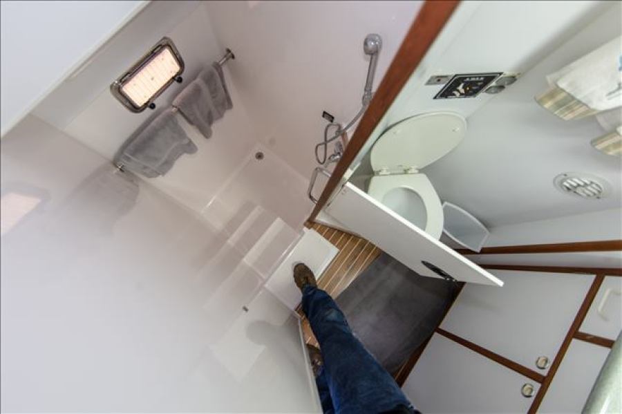 40' 2006 Endeavour Catamaran Cruiser