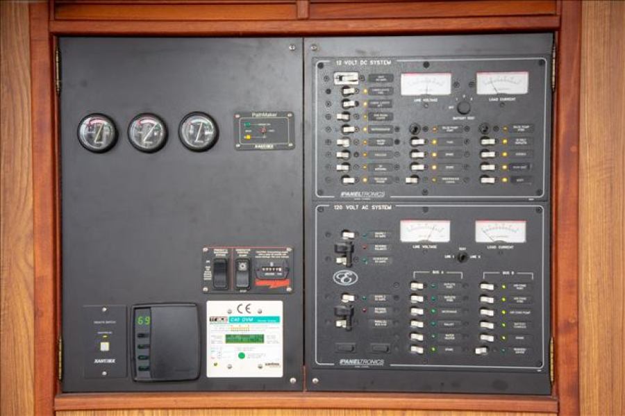 40' 2006 Endeavour Catamaran Cruiser