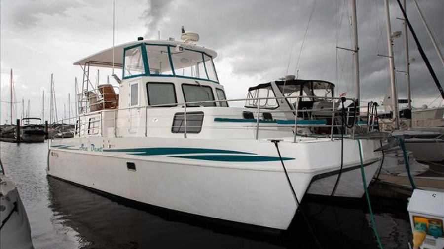 40' 2006 Endeavour Catamaran Cruiser