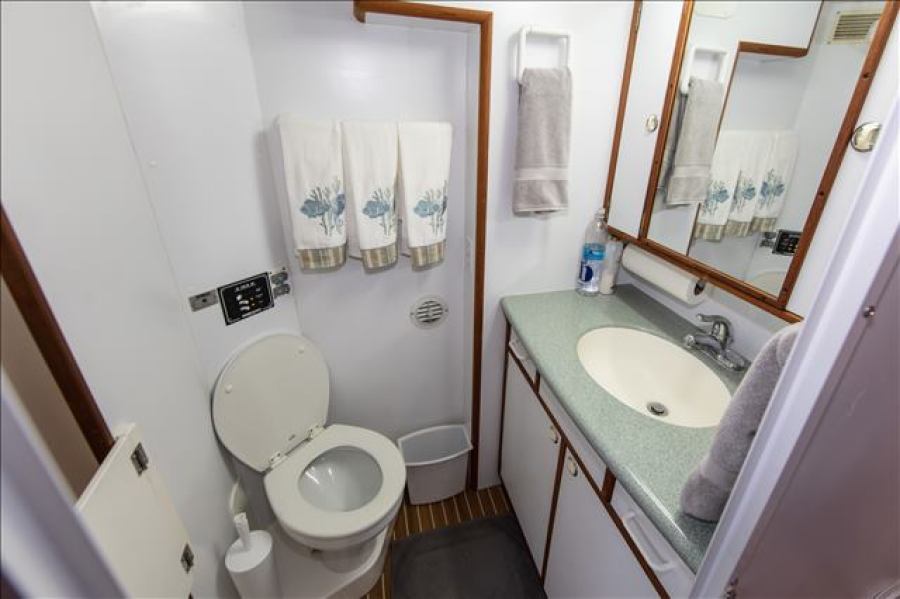 40' 2006 Endeavour Catamaran Cruiser