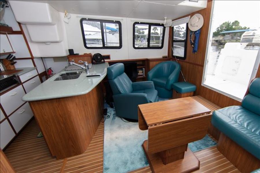 40' 2006 Endeavour Catamaran Cruiser