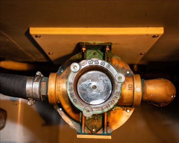 40' 2006 Endeavour Catamaran Cruiser