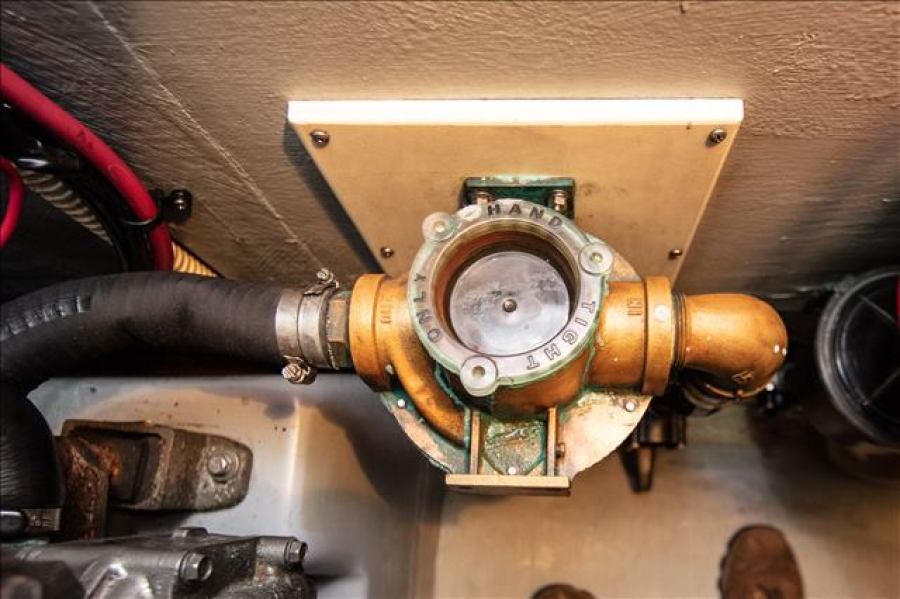 40' 2006 Endeavour Catamaran Cruiser