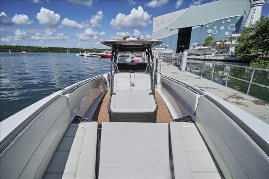 39' 2015 Nor-Tech Center Console