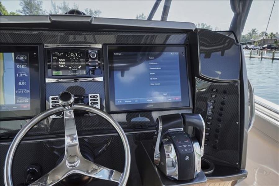 39' 2015 Nor-Tech Center Console