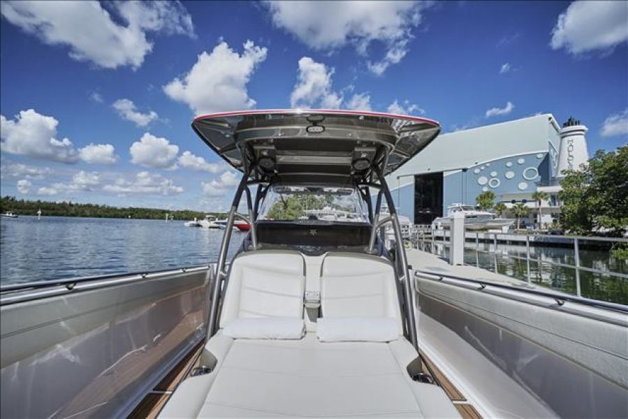 39' 2015 Nor-Tech Center Console