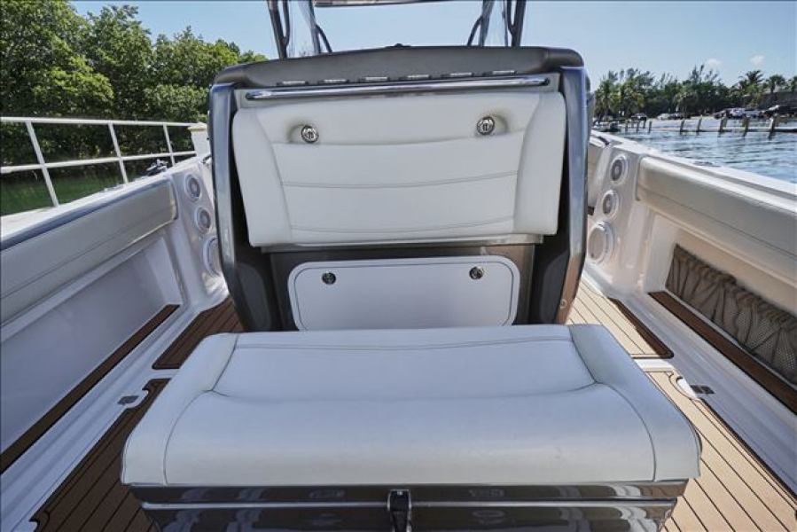 39' 2015 Nor-Tech Center Console