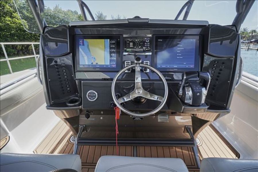 39' 2015 Nor-Tech Center Console