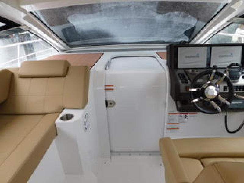 39' 2015 Cruisers Yachts Express Coupe