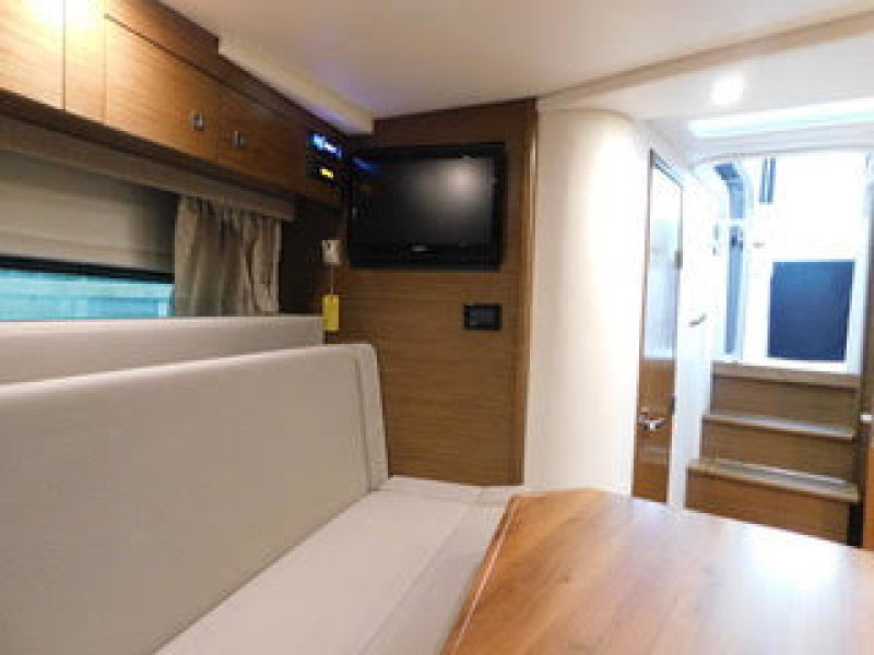 39' 2015 Cruisers Yachts Express Coupe