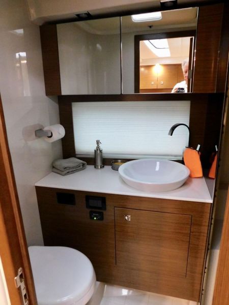39' 2015 Cruisers Yachts Express Coupe