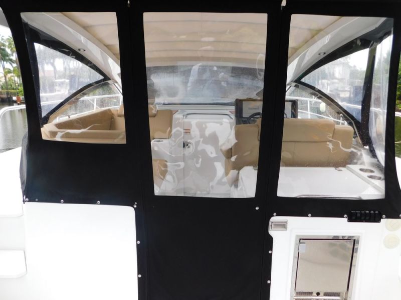 39' 2015 Cruisers Yachts Express Coupe