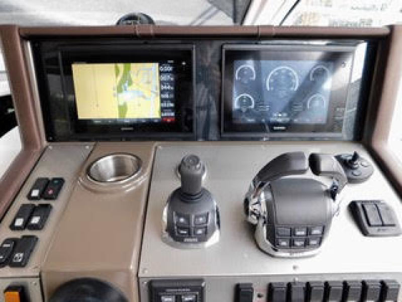 39' 2015 Cruisers Yachts Express Coupe