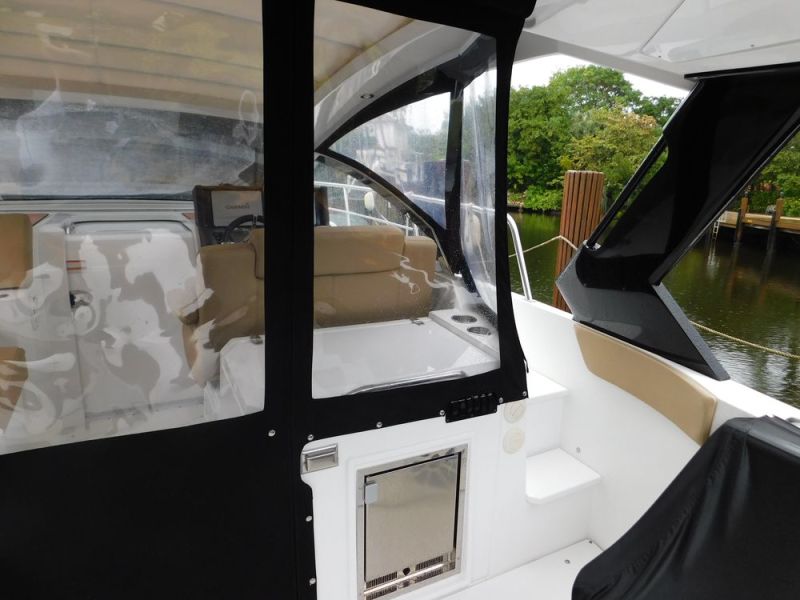 39' 2015 Cruisers Yachts Express Coupe