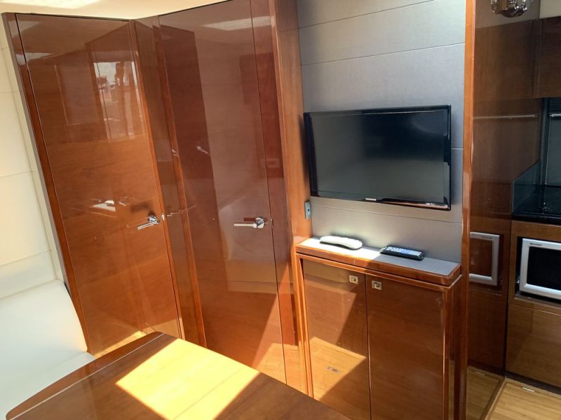 39' 2013 Princess V39