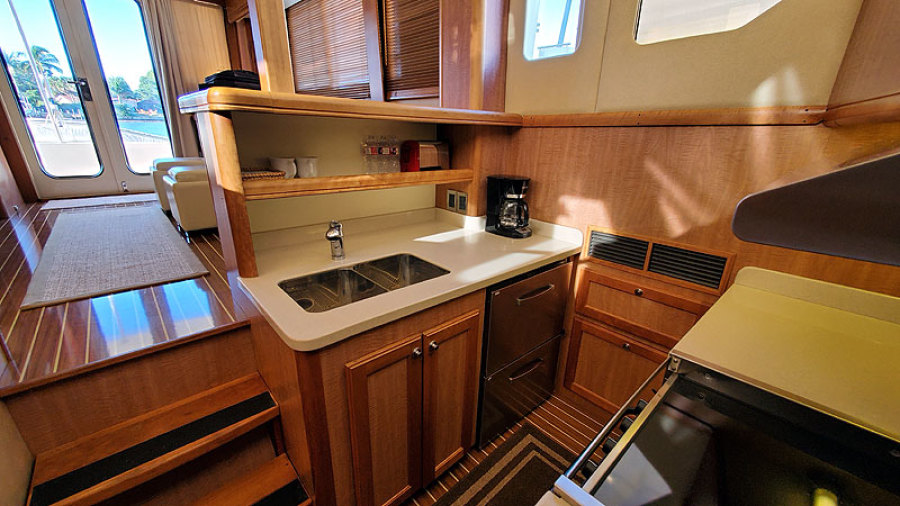 2006 Mainship 430 Sedan