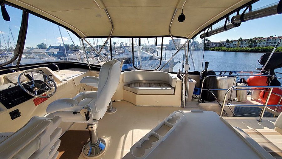 2006 Mainship 430 Sedan