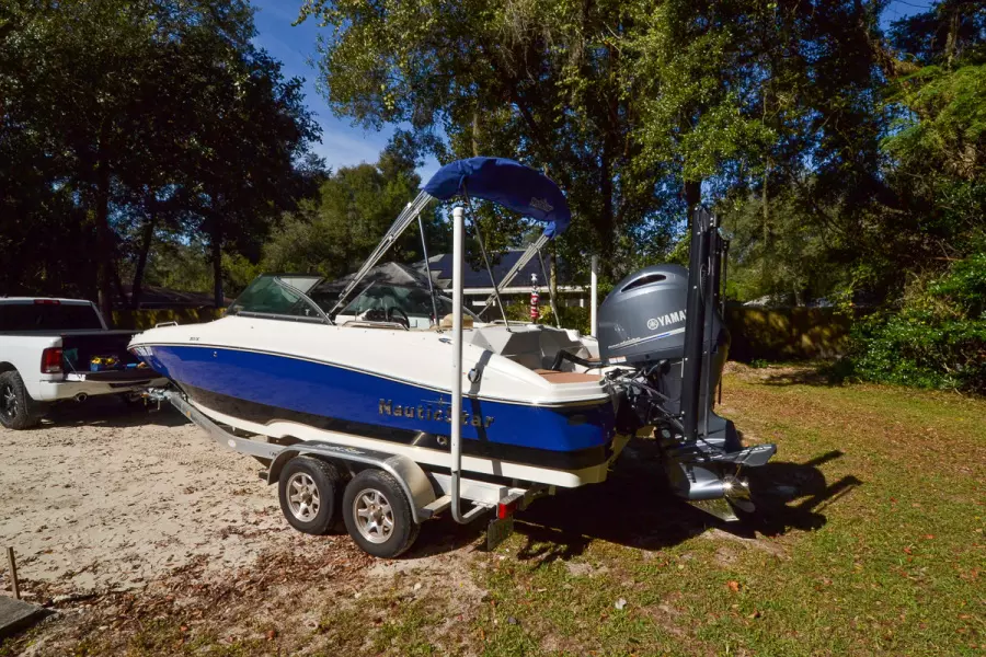 2019 NauticStar 203 DC Deck