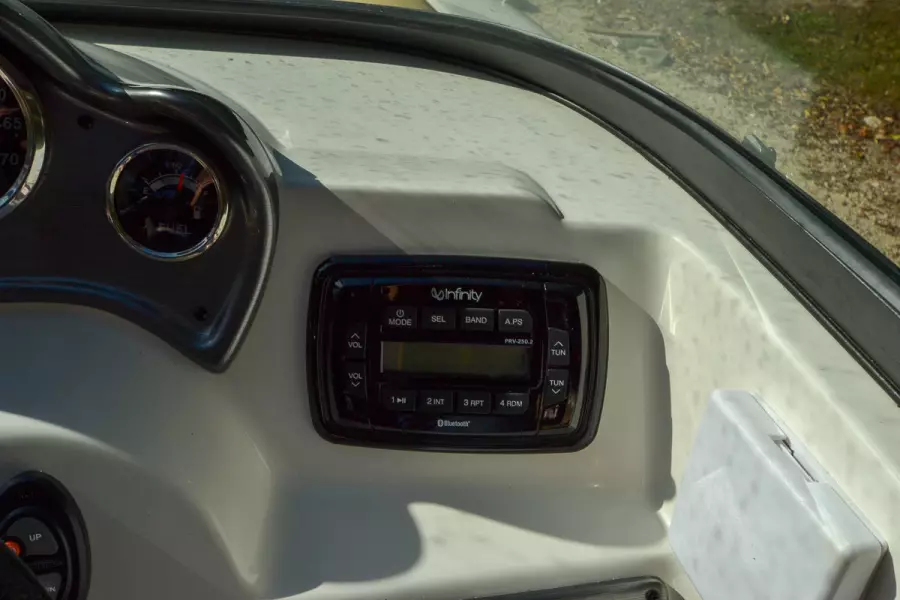 2019 NauticStar 203 DC Deck