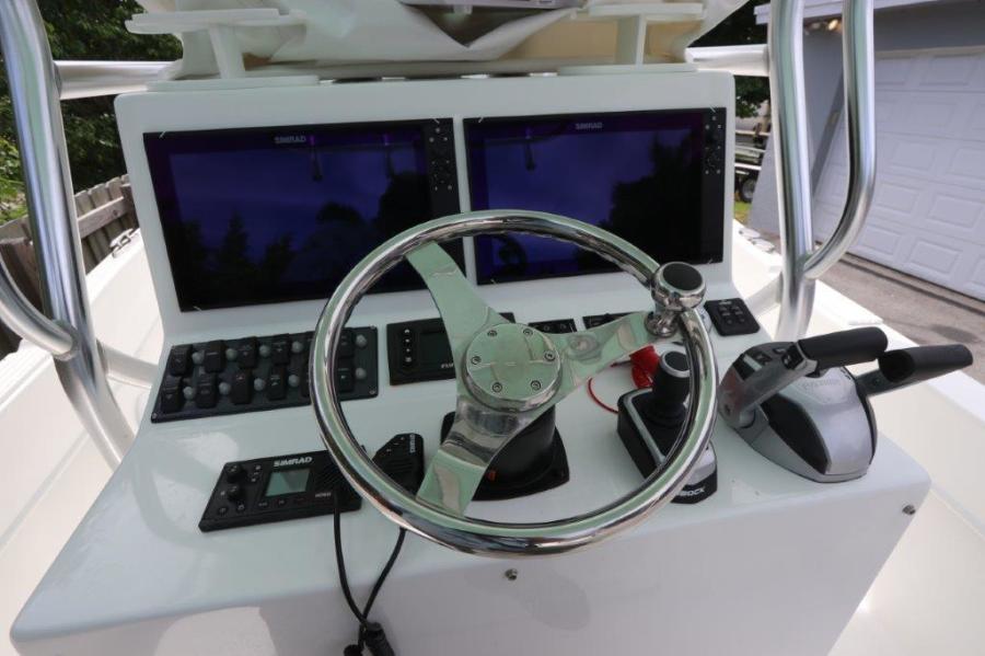 27' 2017 Dusky 278 Center Console